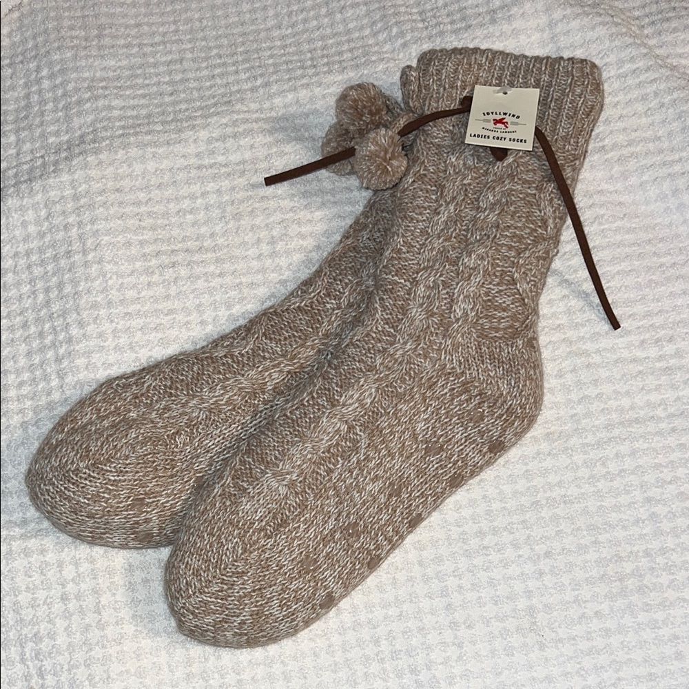 NWT Idyllwind Ladies Cozy Socks
